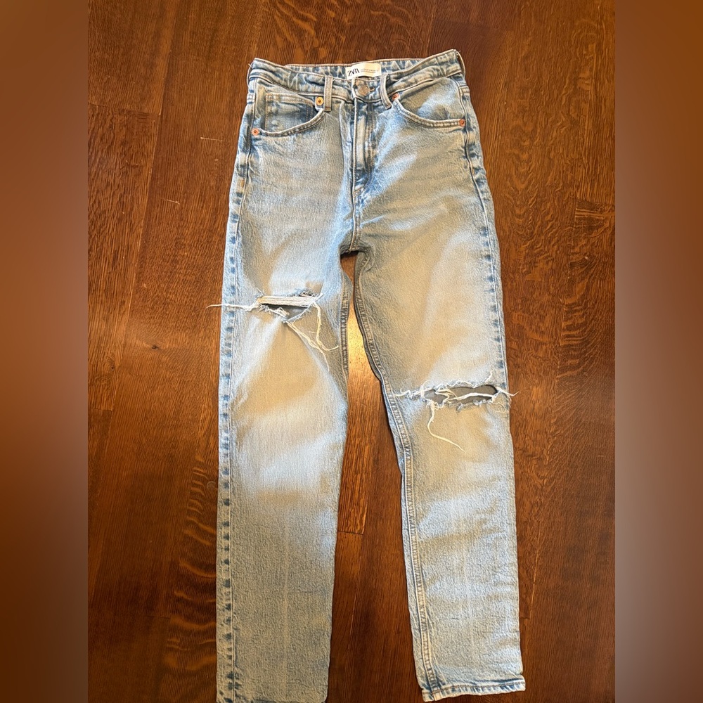 Zara women’s light washed jeans
